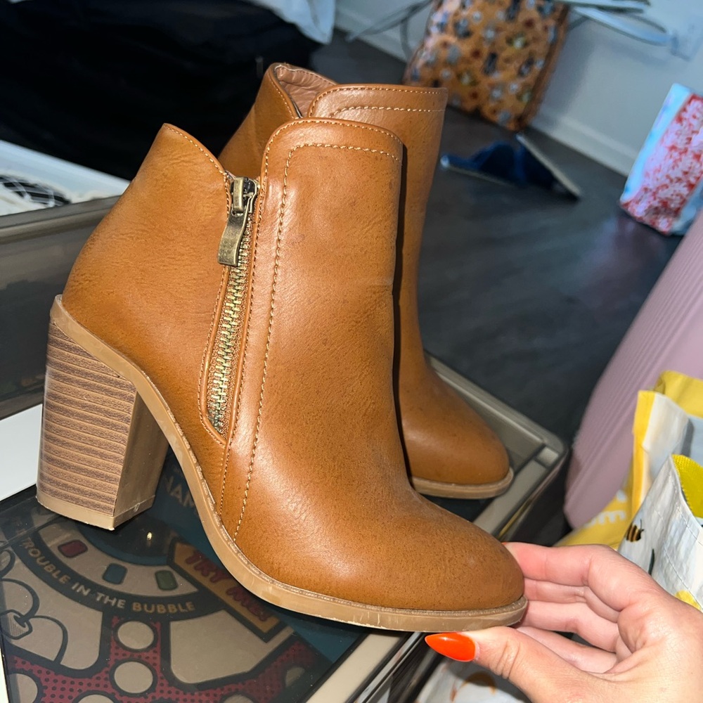Chestnut booties